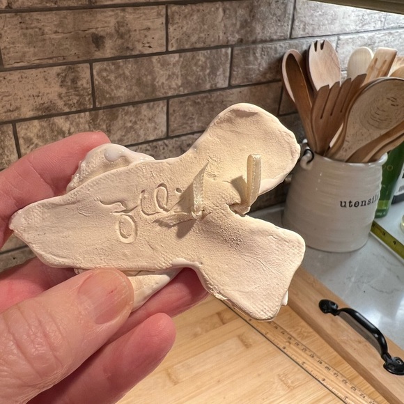 Set of Three Glazed Clay Angel Ornaments Signed by Artist White Hand-made - Picture 11 of 11